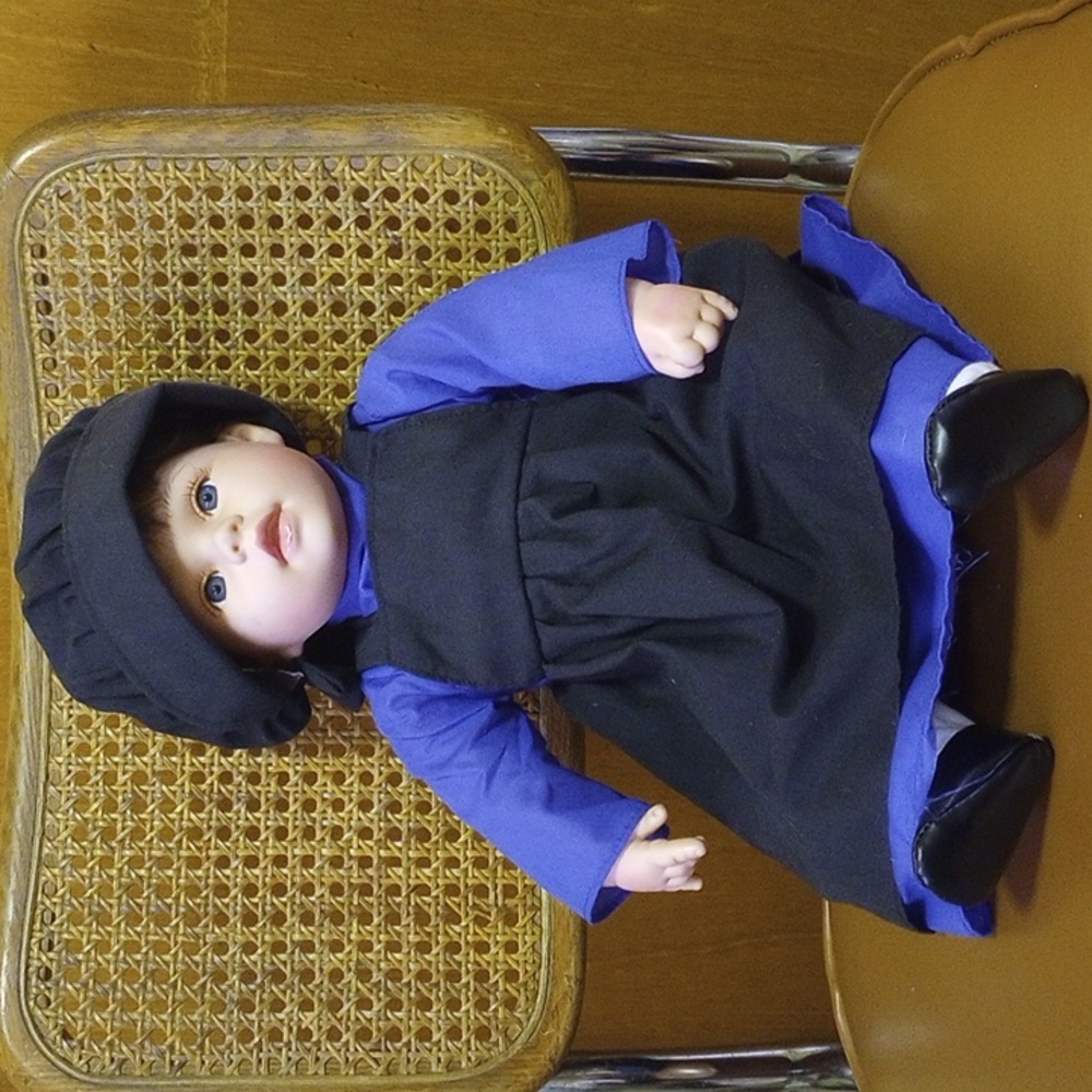Americana Souveniers & Gifts Amish Girl Doll